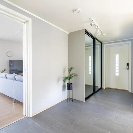 Nydelig Selveier Leilighet Med Gratis Parkering Pa Stedet Apartamento Alta